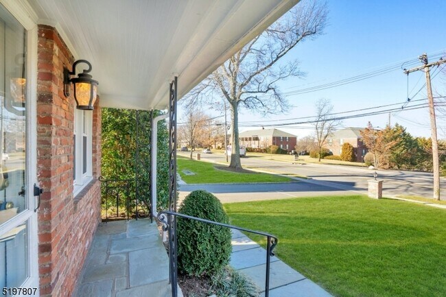 Foto del edificio - 68 New England Ave