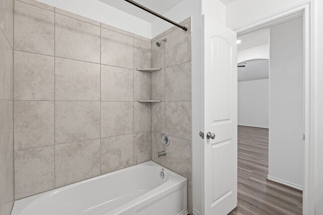 Foto del edificio - 25702 Bottlebrush Sedge St
