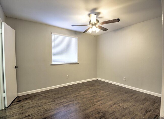 Building Photo - 5656 Live Oak St