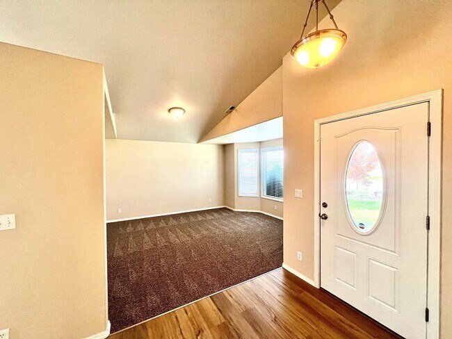 Building Photo - Pristine 3Bed-2Bath Home For Rent Near Rd ...