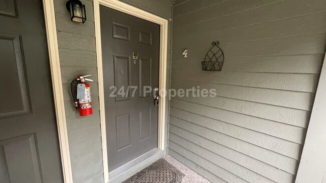 Building Photo - 2BD I 1BA - Oregon City