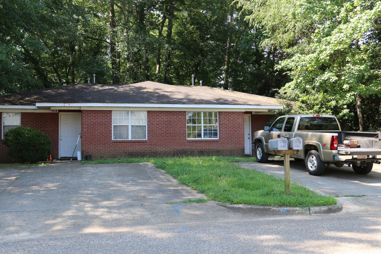 Primary Photo - Nice Duplex in Auburn!