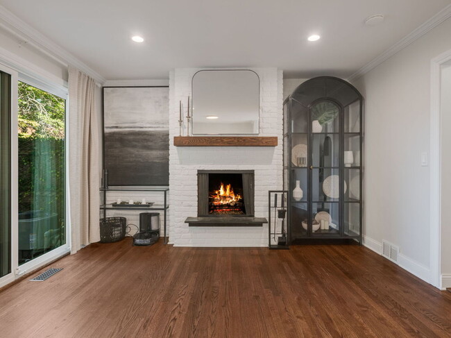 Foto del edificio - 315 Hawthorn Ave E
