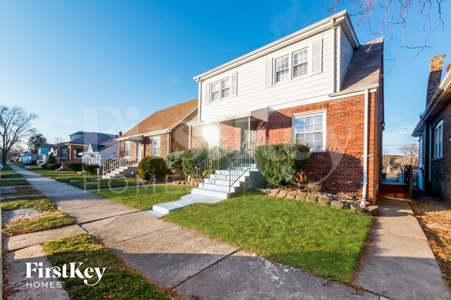 Building Photo - 19 E 140th Ct