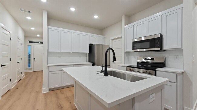 Foto del edificio - 1861 Lapis Ave