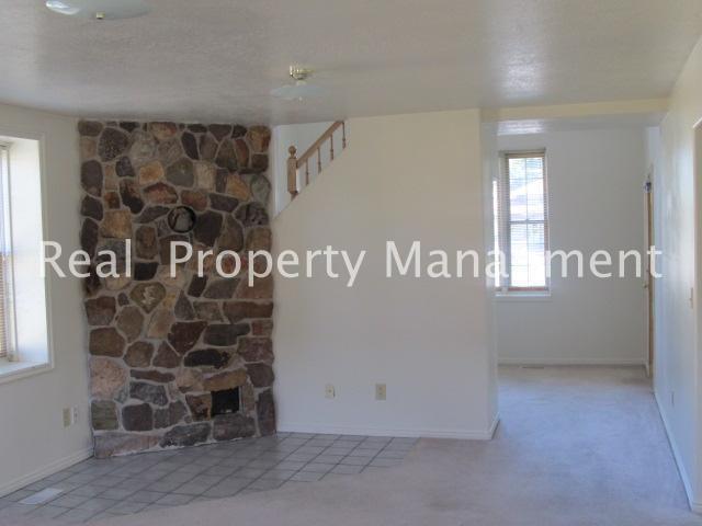 Foto del edificio - Charming 2 br home plus Loft in Smithfield! Available in July! Pet Friendly!