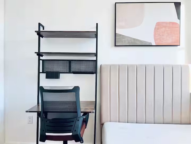 Foto del edificio - Furnished room/NOT APARTMENT