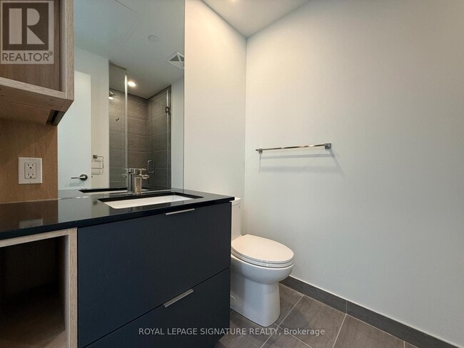 Building Photo - 1 Fairview Rd E