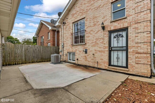 Foto del edificio - 2931 N Rutherford Ave
