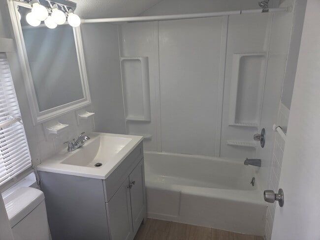 Building Photo - 0 Town House Ct