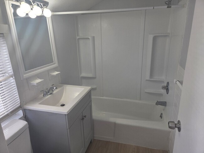 Foto del edificio - 0 Town House Ct