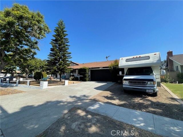 Building Photo - 2565 E Westport Dr