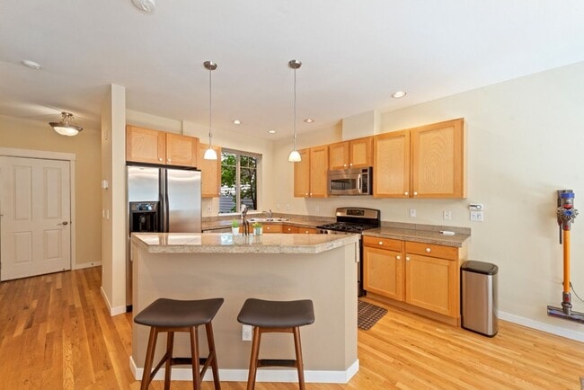 Foto del edificio - 3Bd/2.5Ba Kirkland Townhouse