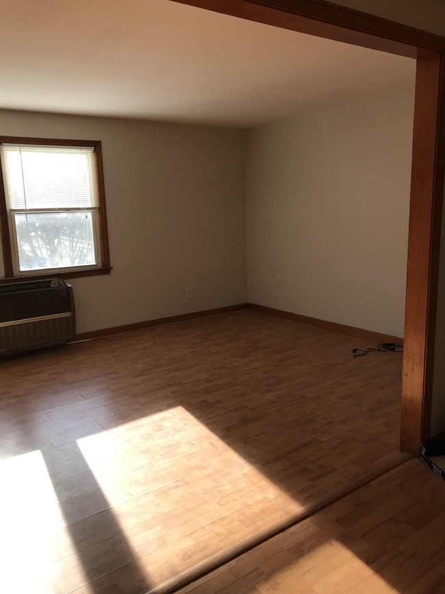 Building Photo - 463 Woonasquatucket Ave