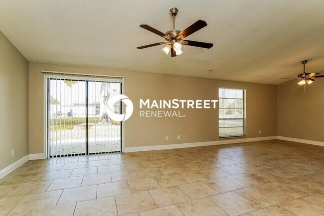 Foto del edificio - 3 Bedroom Pet-Friendly Home in Cape Coral, FL with Main Street Renewal