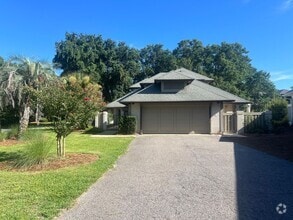 Building Photo - 2 Yardley Ln