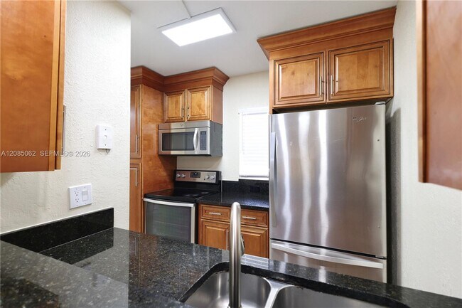 Foto del edificio - 909 Twin Lakes Dr