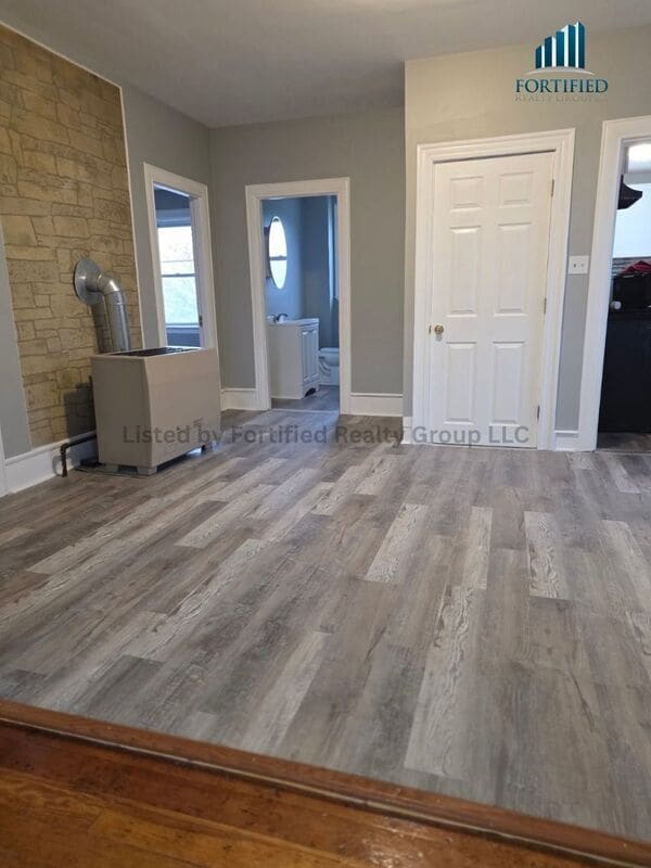 Photo - 25 Saxon St Apartment