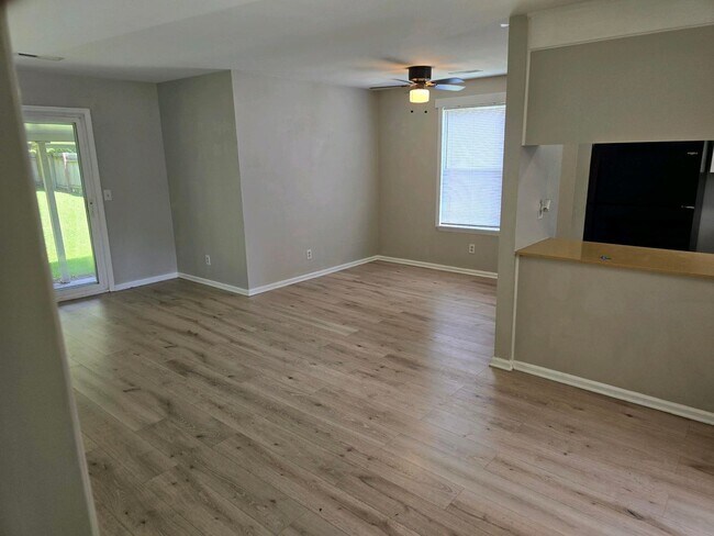 Building Photo - Lovely Summerville Home in desirable Schoo...