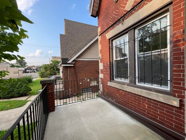 Building Photo - 16924 Santa Rosa Dr