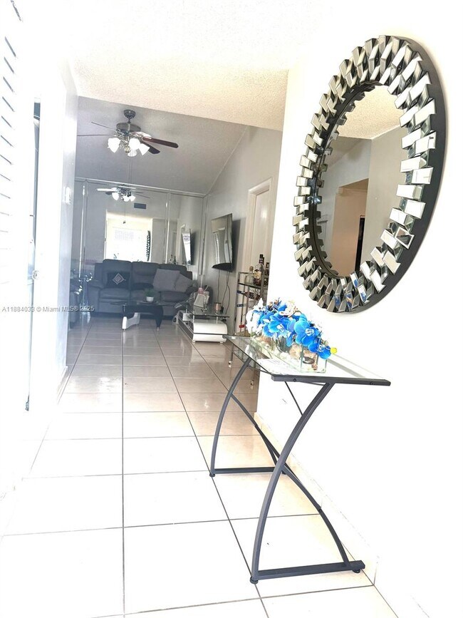 Foto del edificio - 6018 NW 172nd Terrace