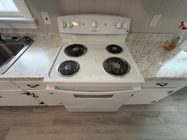 Building Photo - 100 Cane Dr