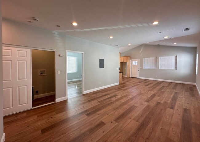 Building Photo - 02636