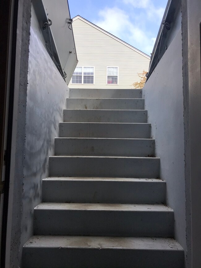 Building Photo - 840 Ramblewood Dr