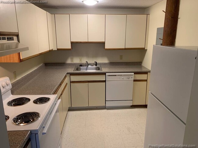 Foto del edificio - 180 Bemis Rd