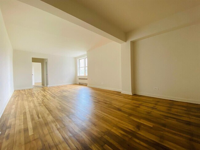 Foto del edificio - 105-37 65th Ave