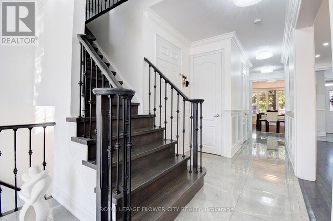 Building Photo - 837 Cousens Terrace