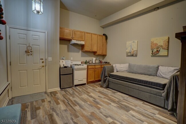 Building Photo - 119 Conover Terrace