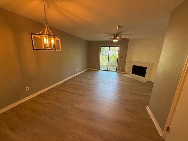 Foto del edificio - Upgraded - Woodlake Villa 148