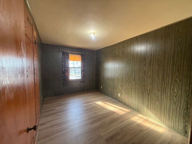 Building Photo - COZY 3 BEDROOM W/ SPACIOUS BACKYARD