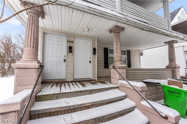 Building Photo - 9609 Sladden Ave