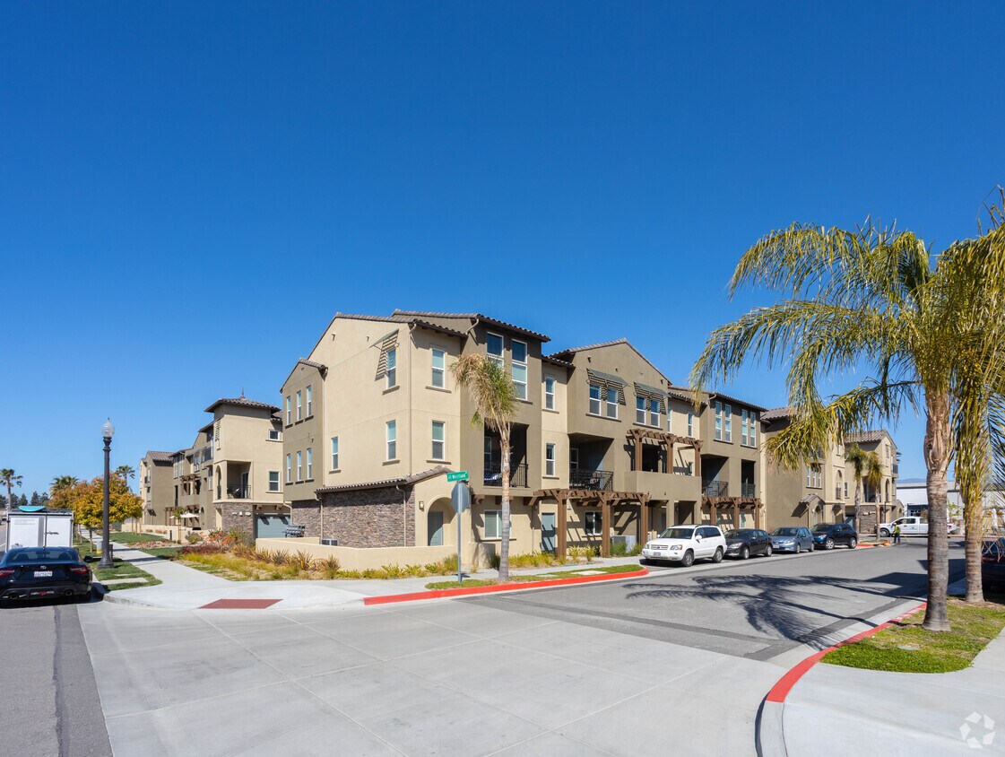 Apartamentos - Park West Townhomes