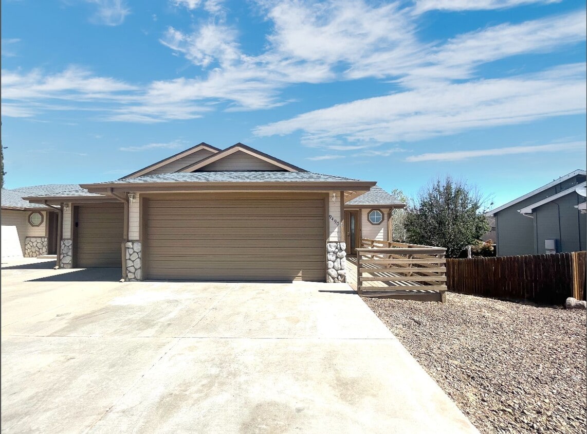 Foto principal - 9490 E Catalina Dr