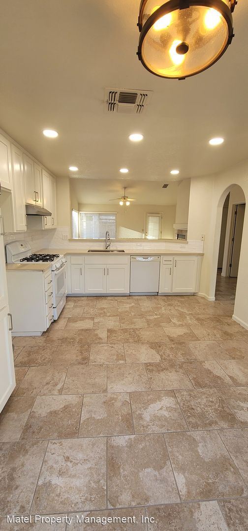 Building Photo - 3 br, 2 bath House - 2604 Medinah Ct