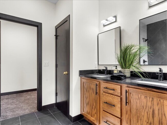 Foto del edificio - 1255 Salm Dr