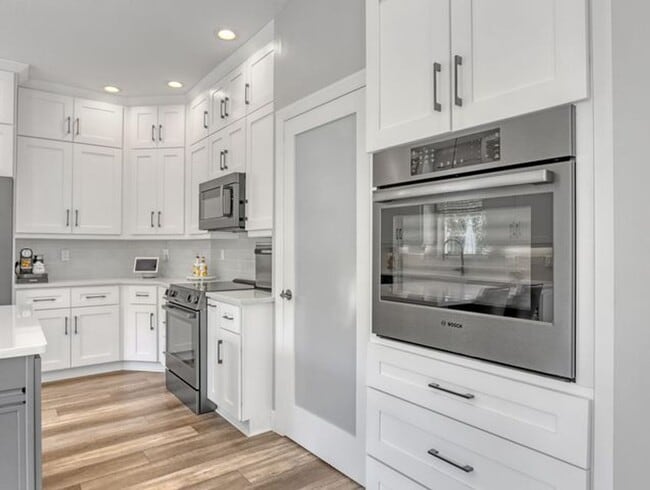 Building Photo - 2227 Ridgewood Cir