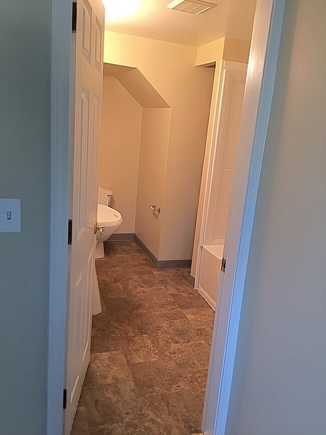 Foto del edificio - Beautifully renovated 3bd/1 1/2 bath home ...