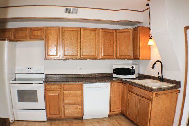 Foto del edificio - 3 Bedroom 2 bath 1 1/2 story home in Alexa...