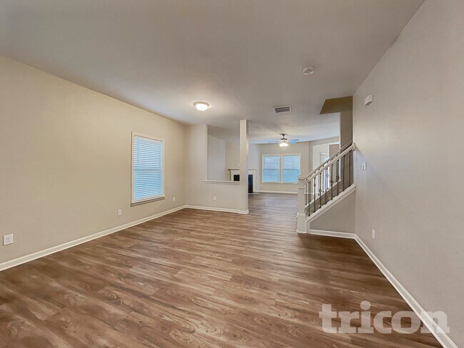 Foto del edificio - 807 Chastain Ave