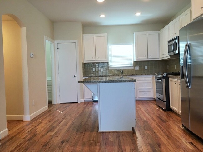 Building Photo - 3618 Main Plaza Dr