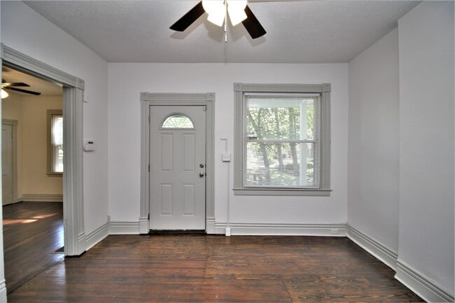 Building Photo - 4634 Southcrest Dr
