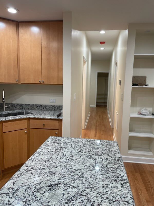 Foto del edificio - 1084 N Marshfield Ave