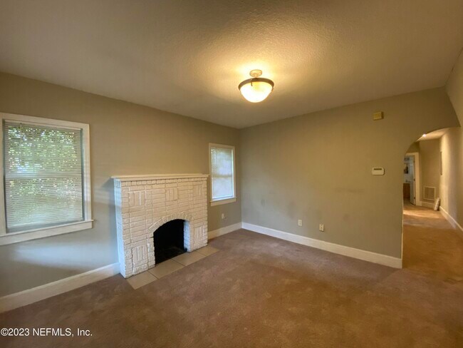 Building Photo - 2920 Dellwood Ave