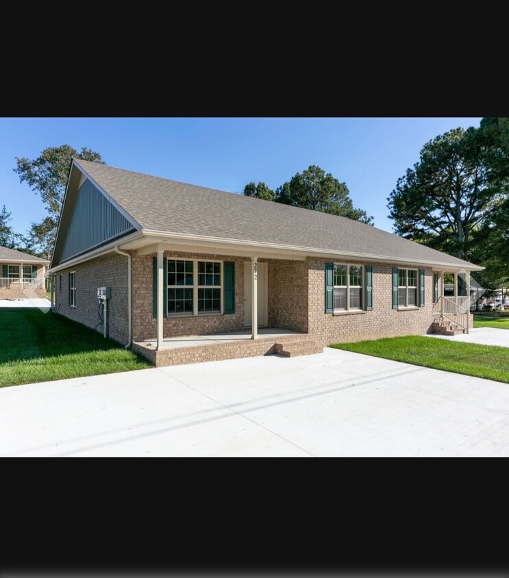 284 Hunt St Unit 2 Duplex, Manchester, TN 37355 Condo for Rent in Manchester, TN