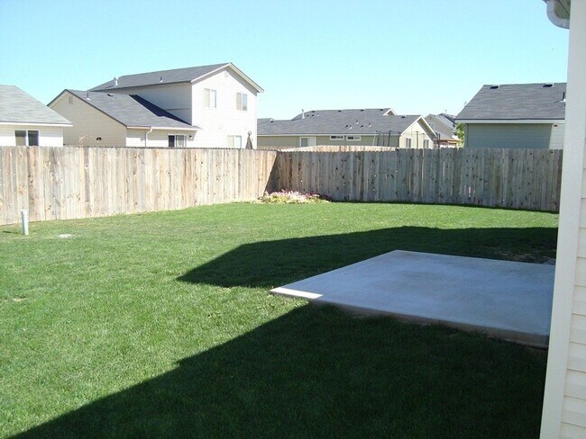 Building Photo - Spacious Beautiful Caldwell 3 Bed 2 Bath Home