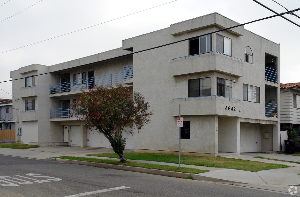 Primary Photo - 4643 W 118th St